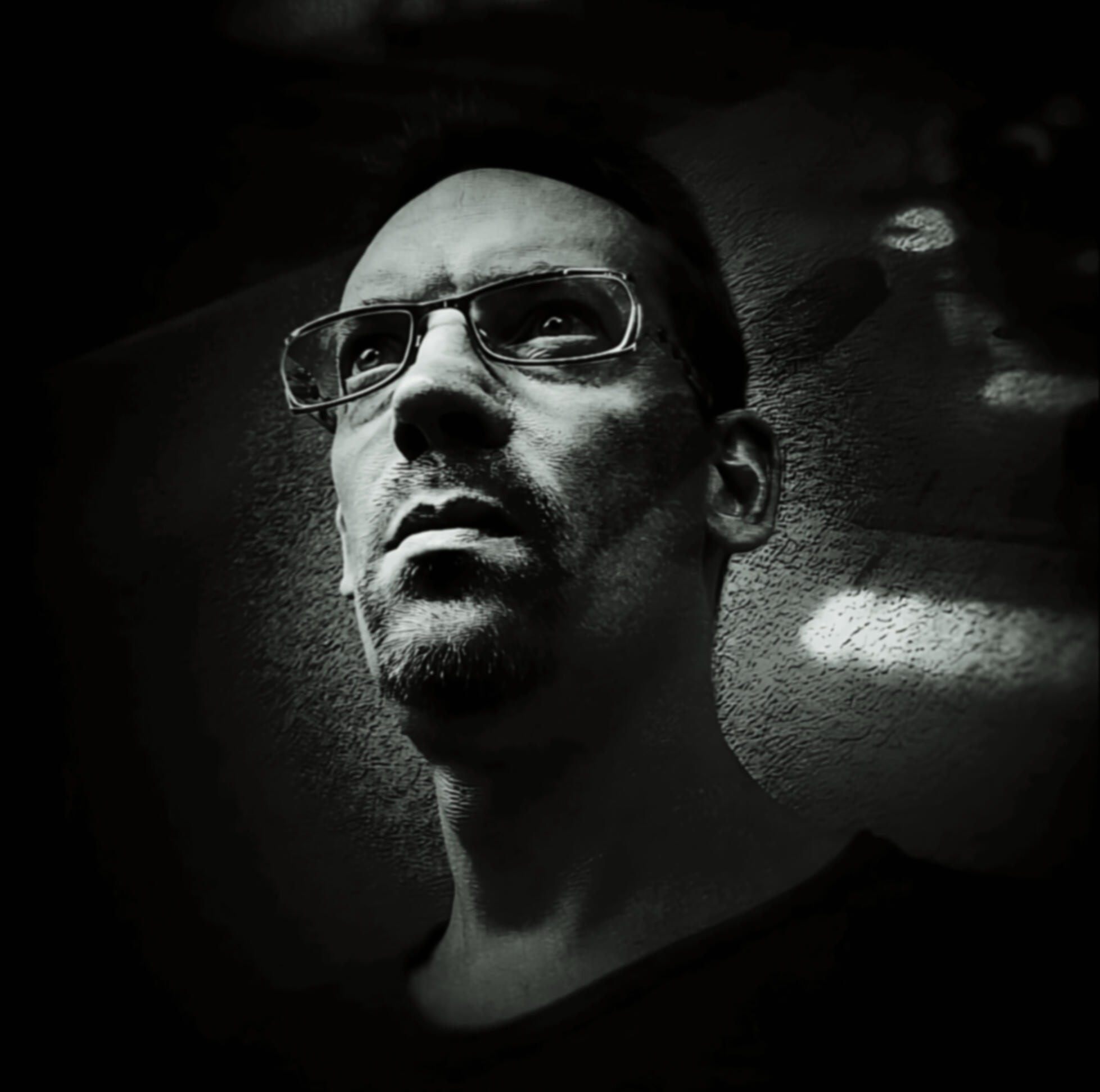 Portrait of Kris Townsent – cinematic electronic and ambient music producer